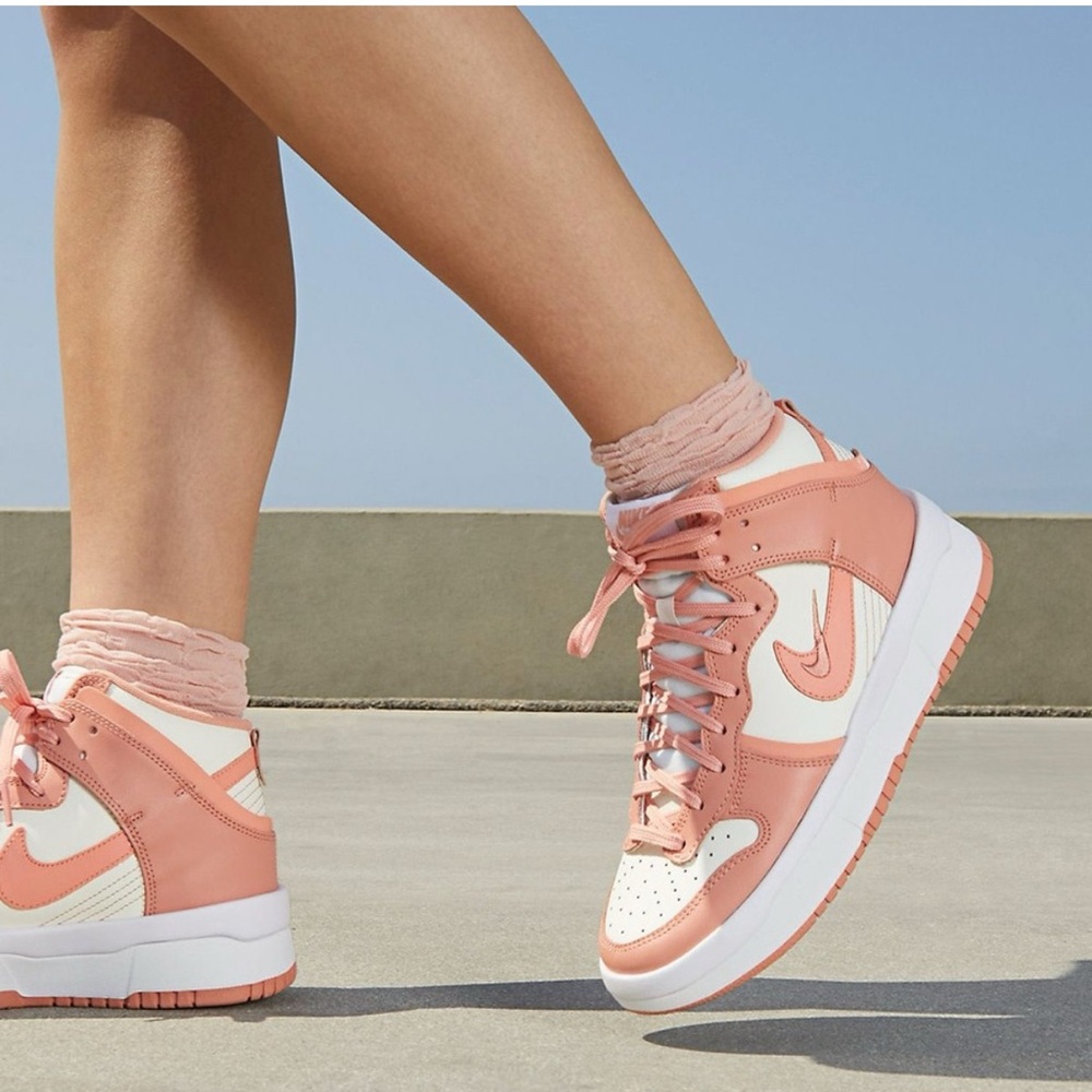 Nike Women’s Dunk High Up SZ6